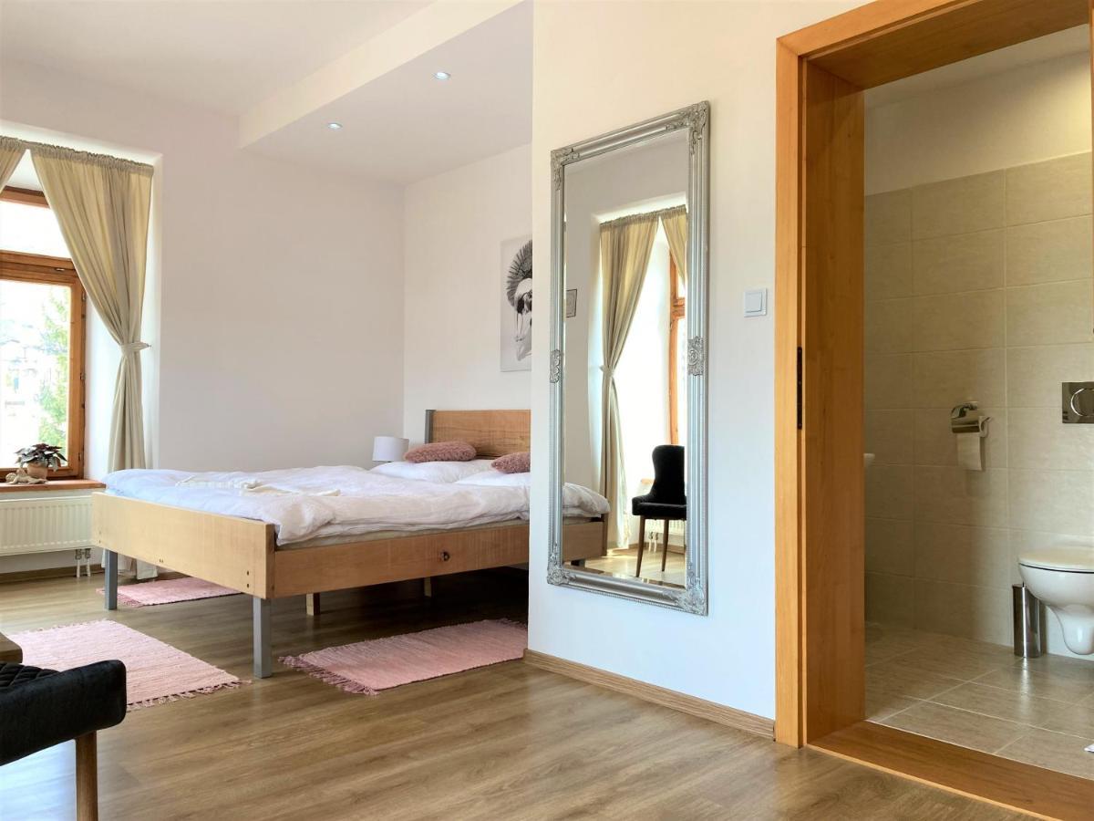 Bed & Breakfast Hugo Tótpelsőc Kültér fotó