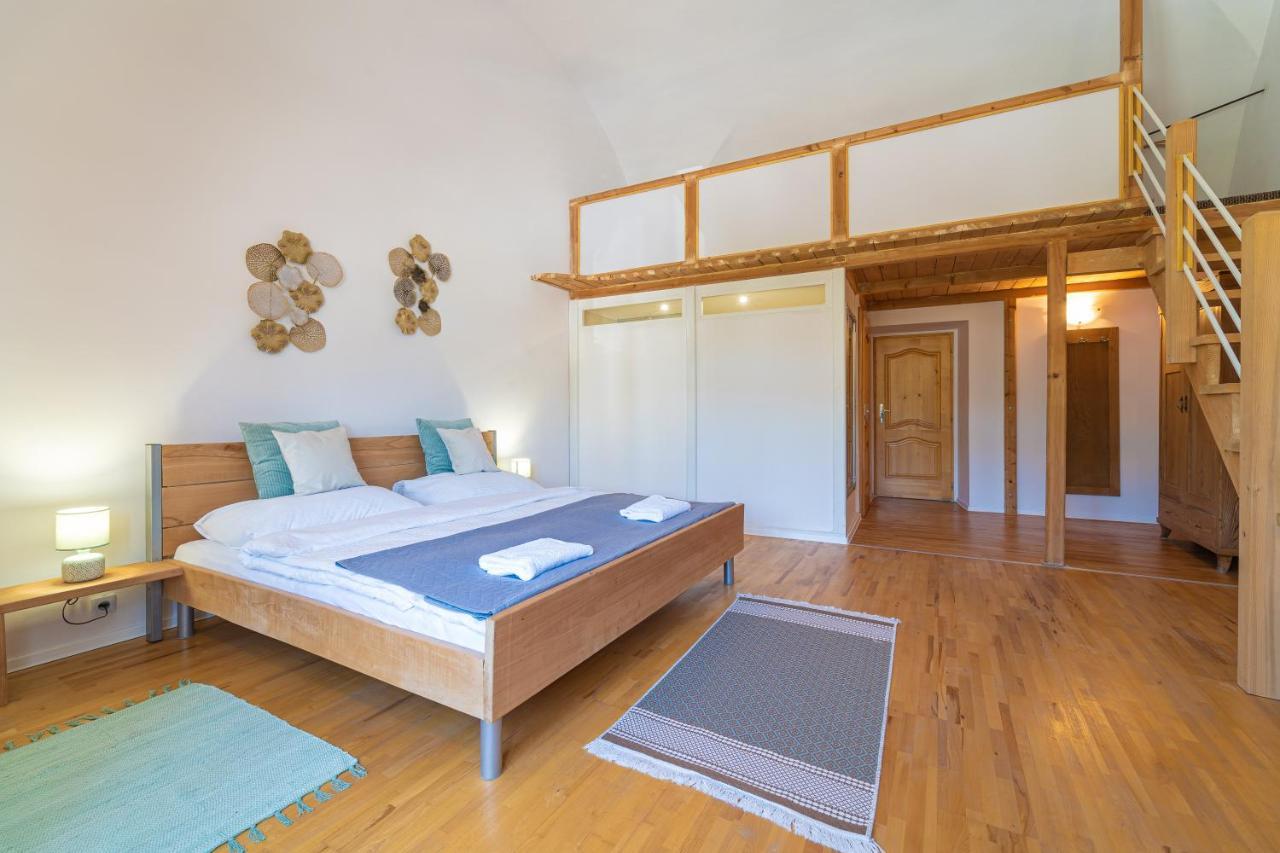 Bed & Breakfast Hugo Tótpelsőc Kültér fotó