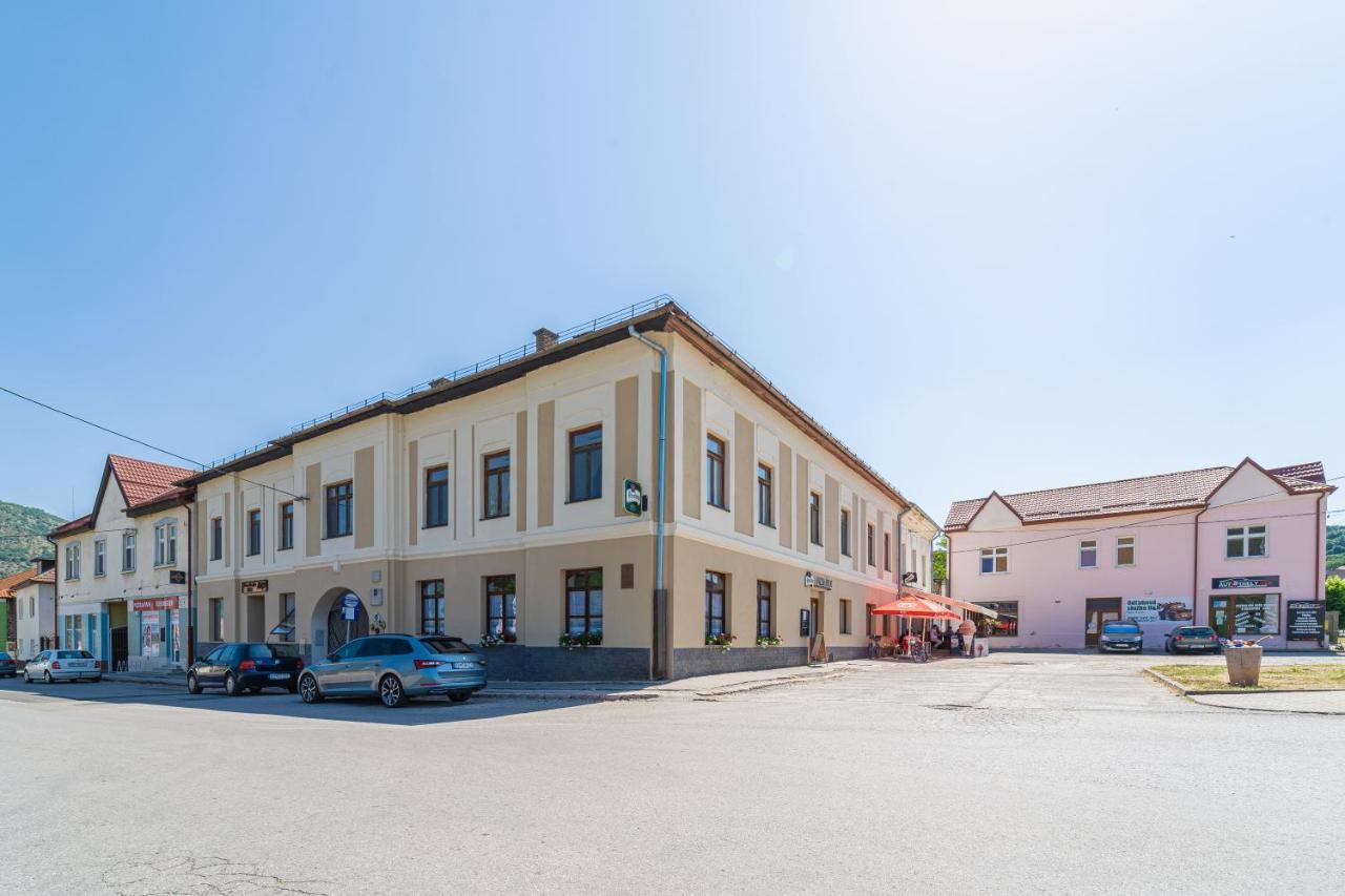 Bed & Breakfast Hugo Tótpelsőc Kültér fotó