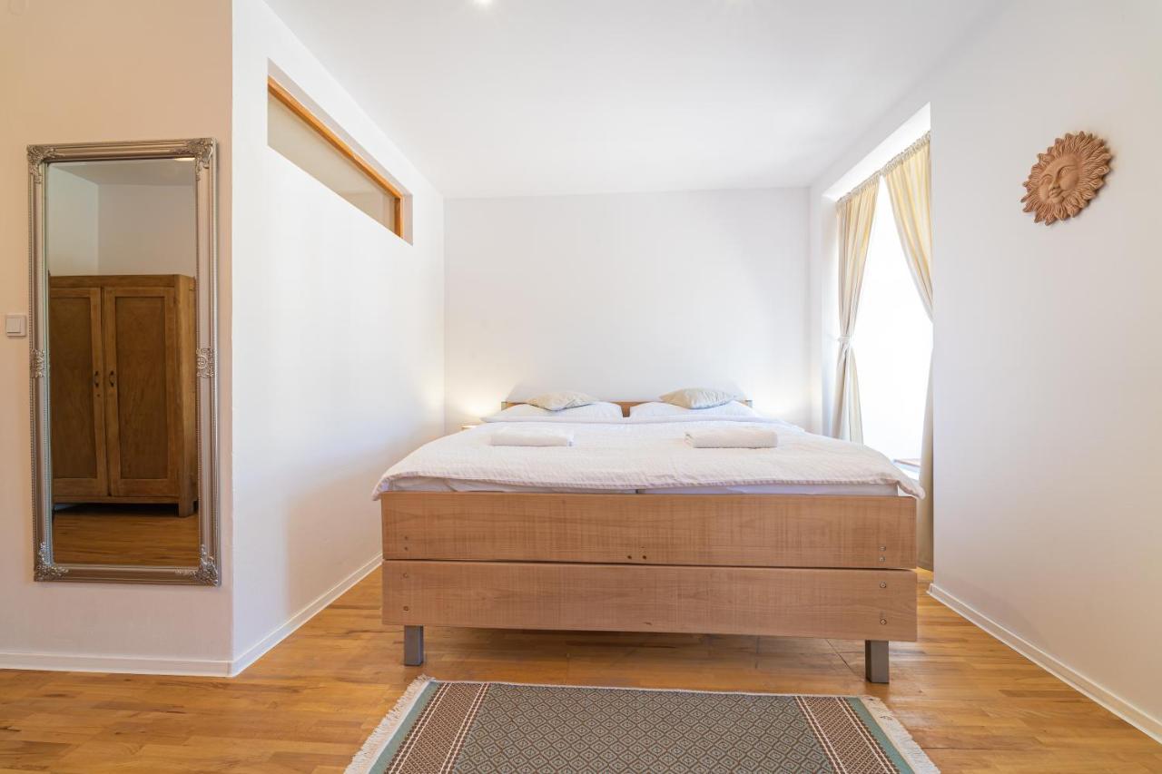 Bed & Breakfast Hugo Tótpelsőc Kültér fotó