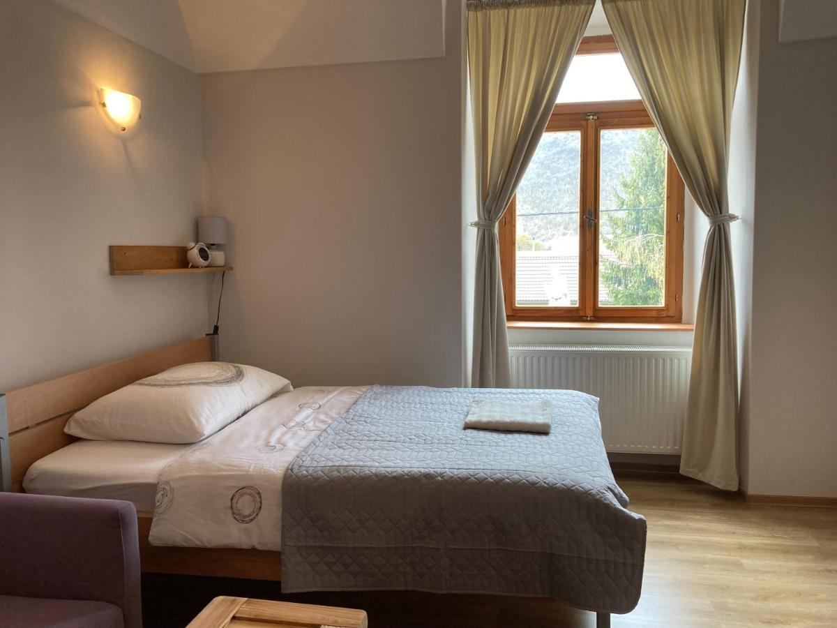 Bed & Breakfast Hugo Tótpelsőc Kültér fotó
