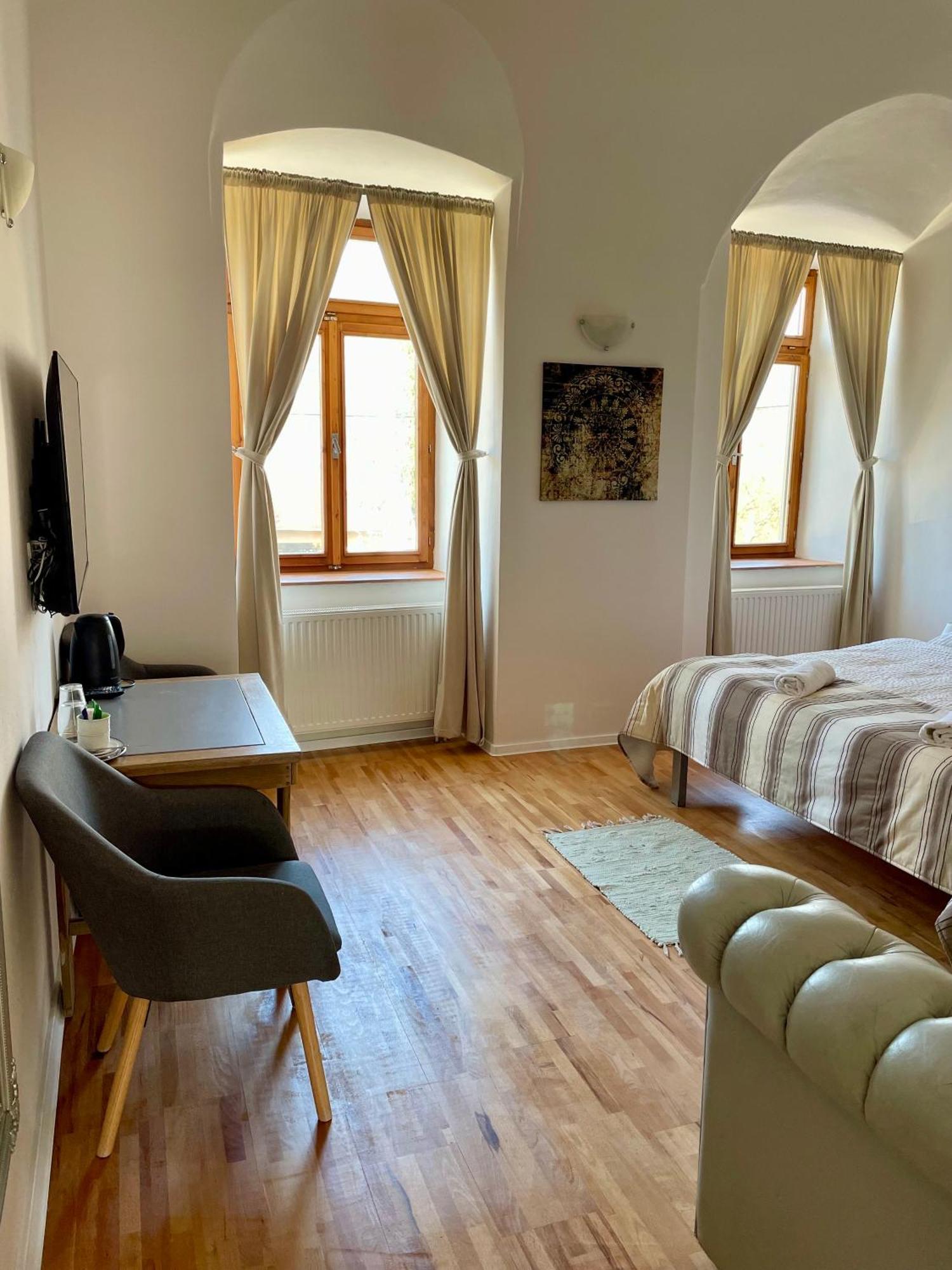Bed & Breakfast Hugo Tótpelsőc Kültér fotó