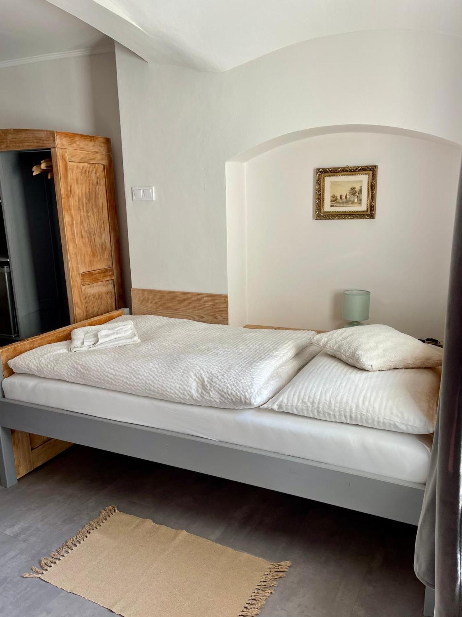Bed & Breakfast Hugo Tótpelsőc Kültér fotó